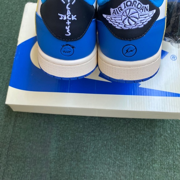 Travis Scott Jordan 1 “fragments” - Picture 7 of 8